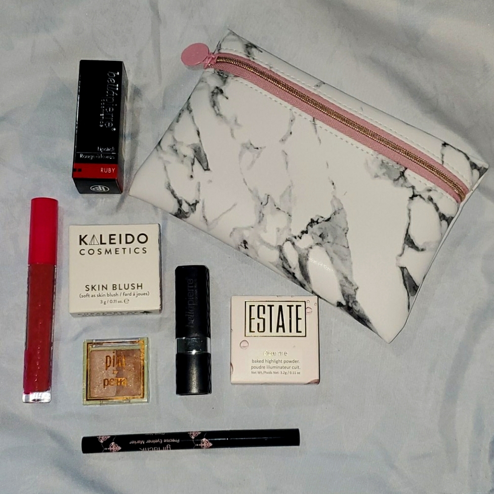 Ipsy glam bag with SEVEN makeup products